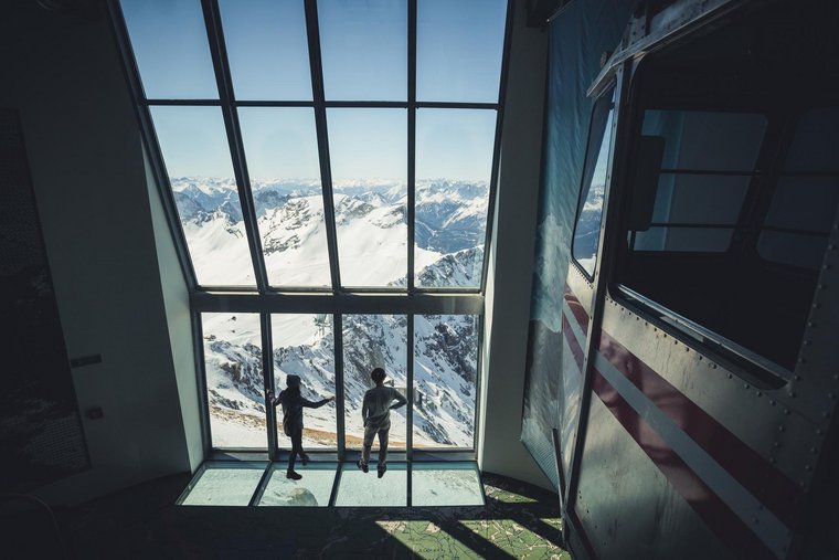 Aussicht auf die Bergwelt im Erlebnismuseum Zugspitze